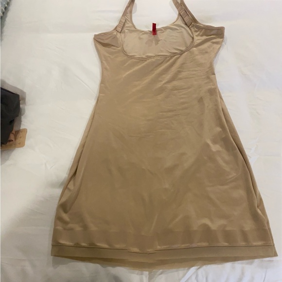 Spanx shape-wear slip - Picture 5 of 9